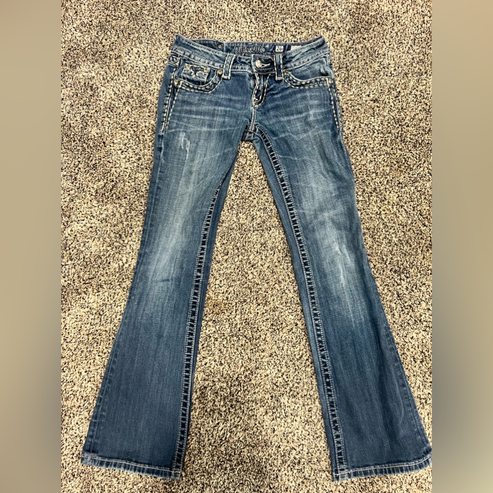 EUC Miss Me Boot Jeans, size 26. Great details!